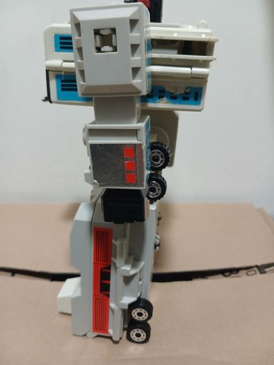 Transformer G1 Metroplex