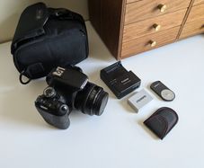 Canon Eos 600d + 35mm Prime Lens + Extras
