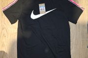 Nike Repeat Logo T-Shirt size: Medium