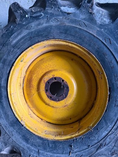 Goodyear 30.5L - 32 Special Sure Grip TD8