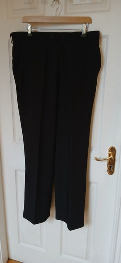 Black 2 piece mans Pierre Remon suit 42R