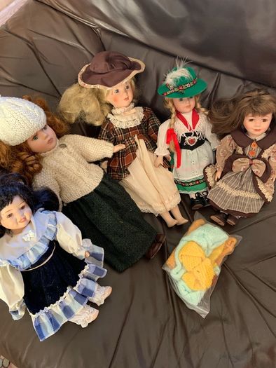 5 porcelain dolls with extra clothing perfect condition