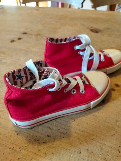 Youths high top trainers, great condition. Stars and stripes lining inside.