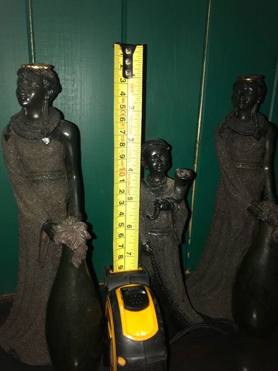 3 x African figures