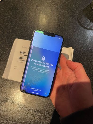 iPhone 13 (Smashed screen)