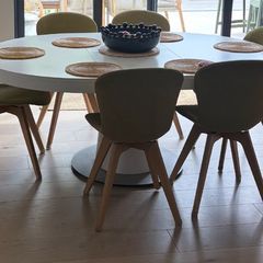 BoConcept Extending Dining Table Round to Oval