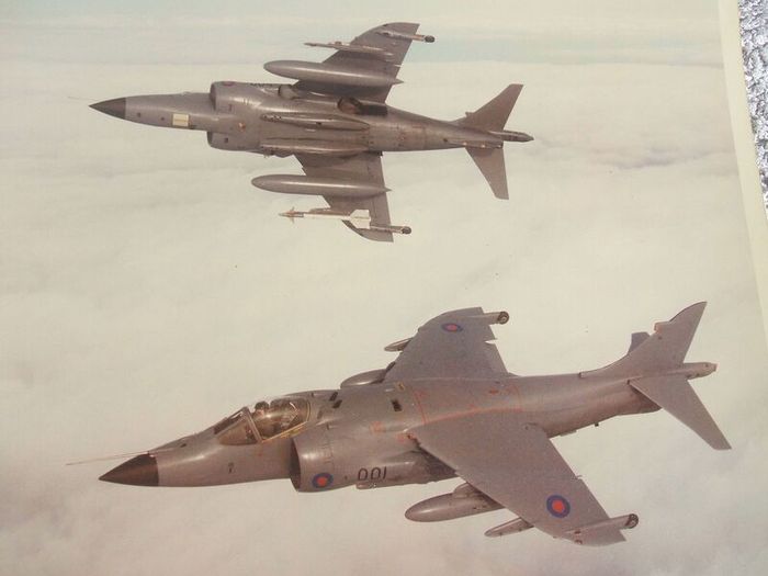 ROYAL NAVY (photoprints x 5) - Sea Harrier fighter jets, F174 Frigate & aircraft carrier deck with aircraft (1980's / 1990's)