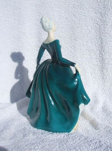 REGAL LADY (Royal Doulton HN 2709) - a finely produced figurine (1970's / 1980's). 7 5/8" (193mm) height.