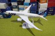 LOT 1:200 scale model airplane, Boeing 787 Dreamliner aircraft