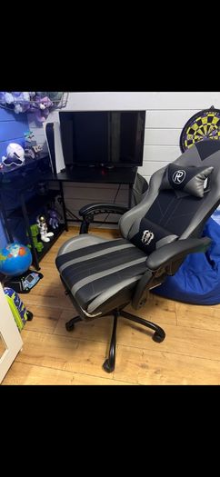ps5 and gaming table