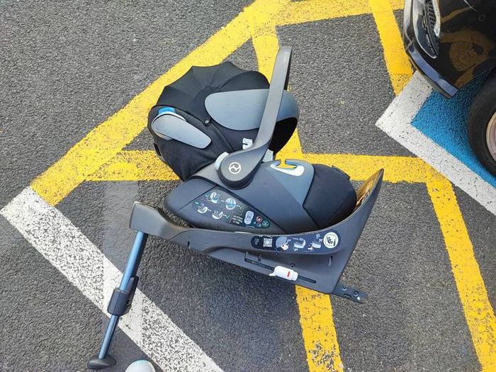 Cybex Z2 car seat and 360 base