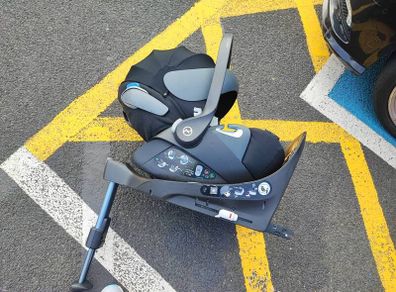 Cybex Z2 car seat and 360 base