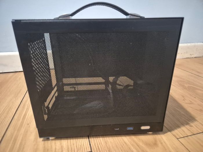 Mini ITX PC case