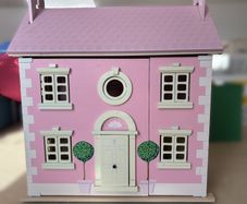 Le Toy Van Bay Tree Dolls House with furniture