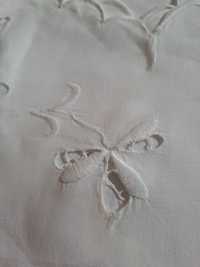 Antique Linen Tablecloths Etc