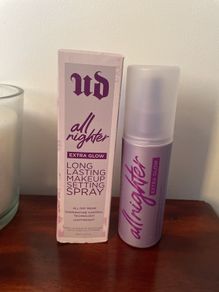 Urban Decay All Nighter Extra Glow Long Lasting Makeup Setting Spray