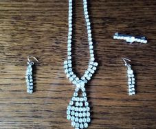 vintage. necklace  / earrings/ brooch   set