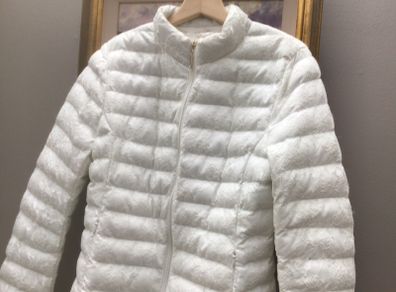 B, Style White Lace Puffer Jacket Size 10