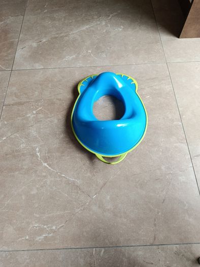 Baby toilet seat
