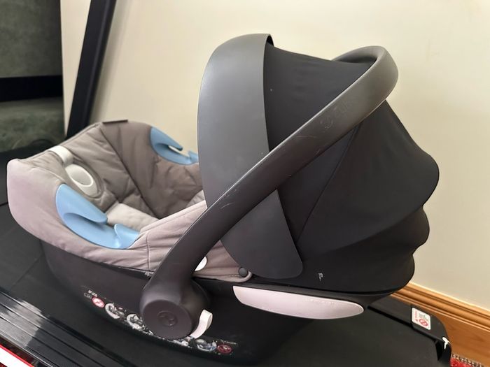 cybex baby car seat + Cybex Base