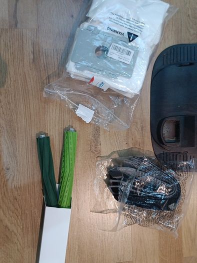 iRobot j7 + Clean base