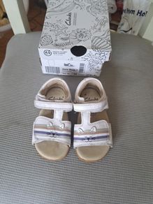 Clarks girl sandles 5.5G