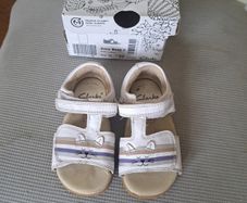 Clarks girl sandles 5.5G