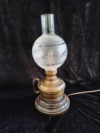 antique Edwardian style table lamp