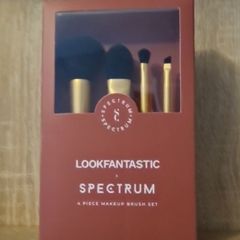 SPECTRUM 4 piece makeup brush set. Sealed box