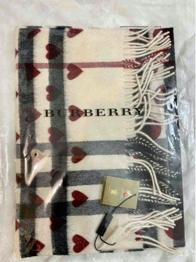 Bnwt Burberry Sold Out Heart Scarf