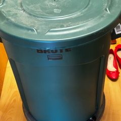 Brute Bin 75 litre with castor
