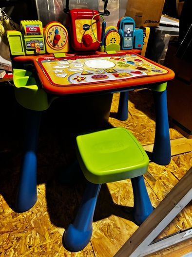 VTech Learn & Draw Activity Desk, excellent condition