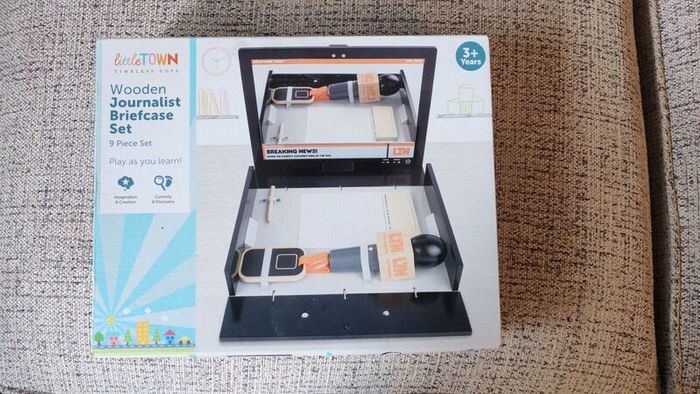 Wooden Journalist Play Set