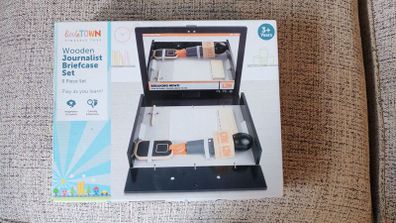 Wooden Journalist Play Set