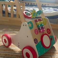 Hape musical walker