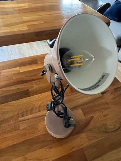 Desk lamp