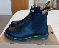 Dr Martens Chelsea Boots (size 4)