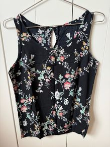 Only women ladies floral sleeveless shirt, tank top, very good condition