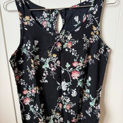 Only women ladies floral sleeveless shirt, tank top, very good condition