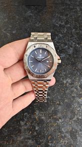 Stylish Blue Textured Dial Stainless Steel Quartz Watch