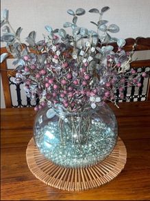 Scalloped edge round bowl/vase