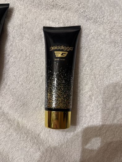 1 x Golddigga Body Wash. 1x Golddigga Body Lotion