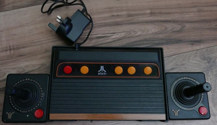 Atari Flashback 8 Gold Console AR3620 HD 120 Games with 2 Wireless Joysticks
