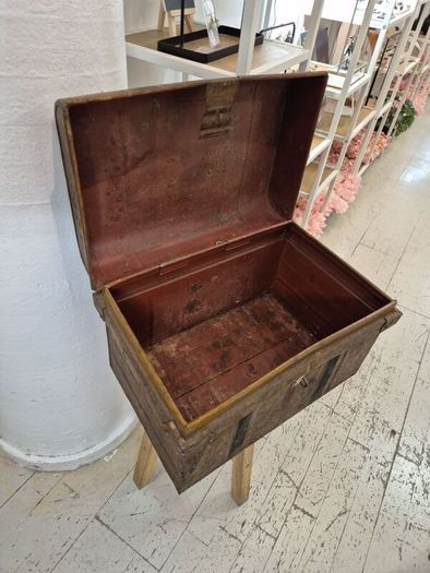 Small Antique Tin steamer trunk