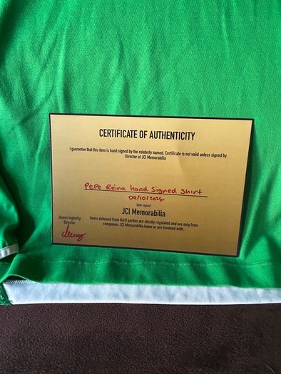 Reina signed Liverpool jersey