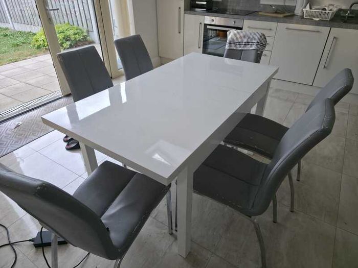 Kitchen table