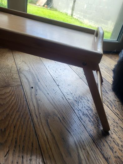 Tray with foldable legs