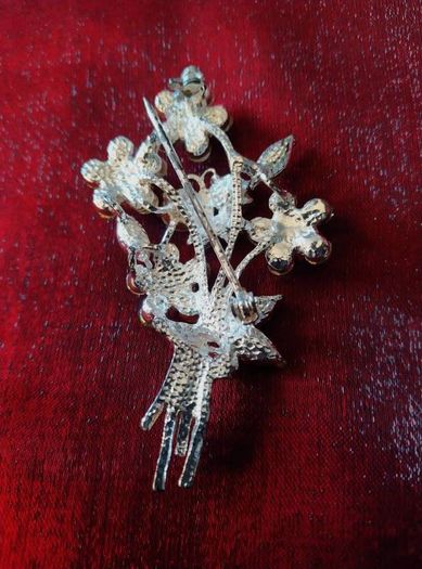 Gorgeous Vintage Brooch