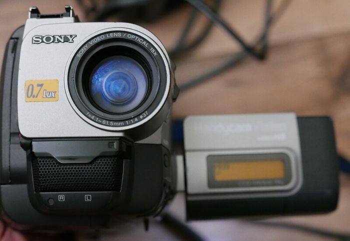 Sony Handycam CCD-TRV64E Hi8 Analogue Camcorder