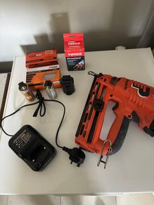 Nail gun